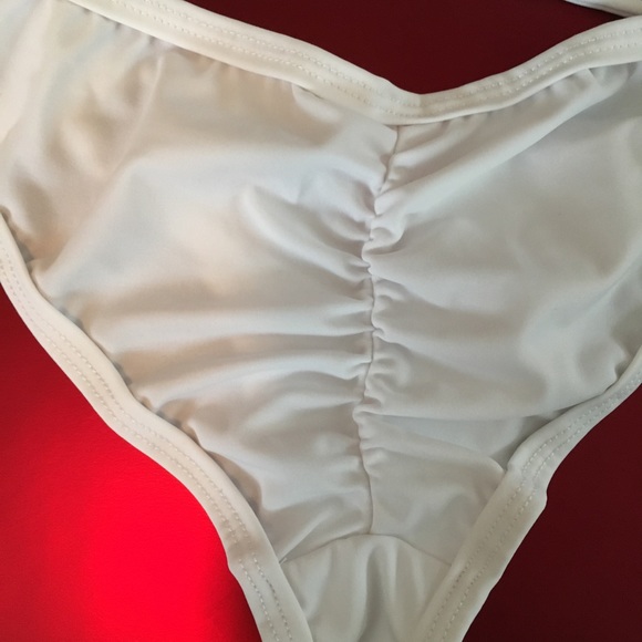 Bikini - Picture 6 of 7